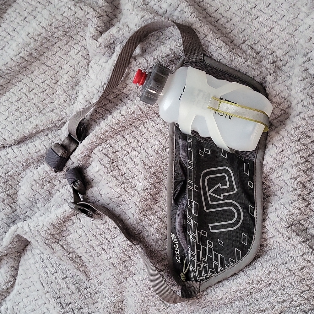 Ultimate Direction hydration belt